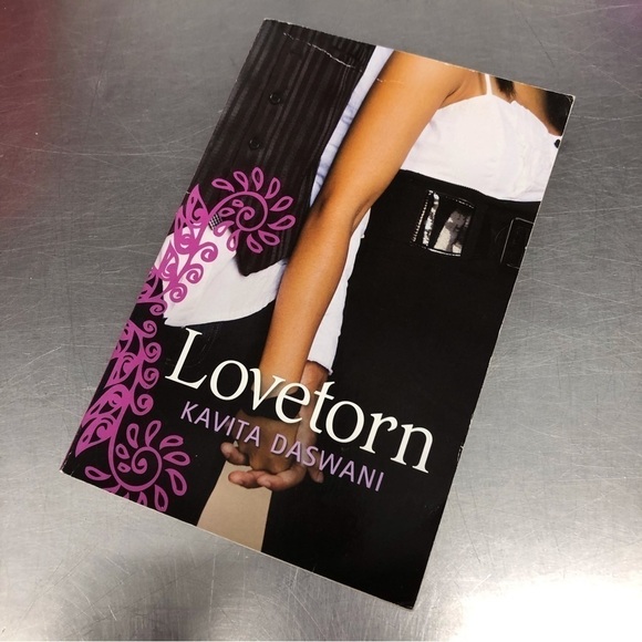 Lovetorn by: Kavita Daswan, paperback book - Picture 1 of 5